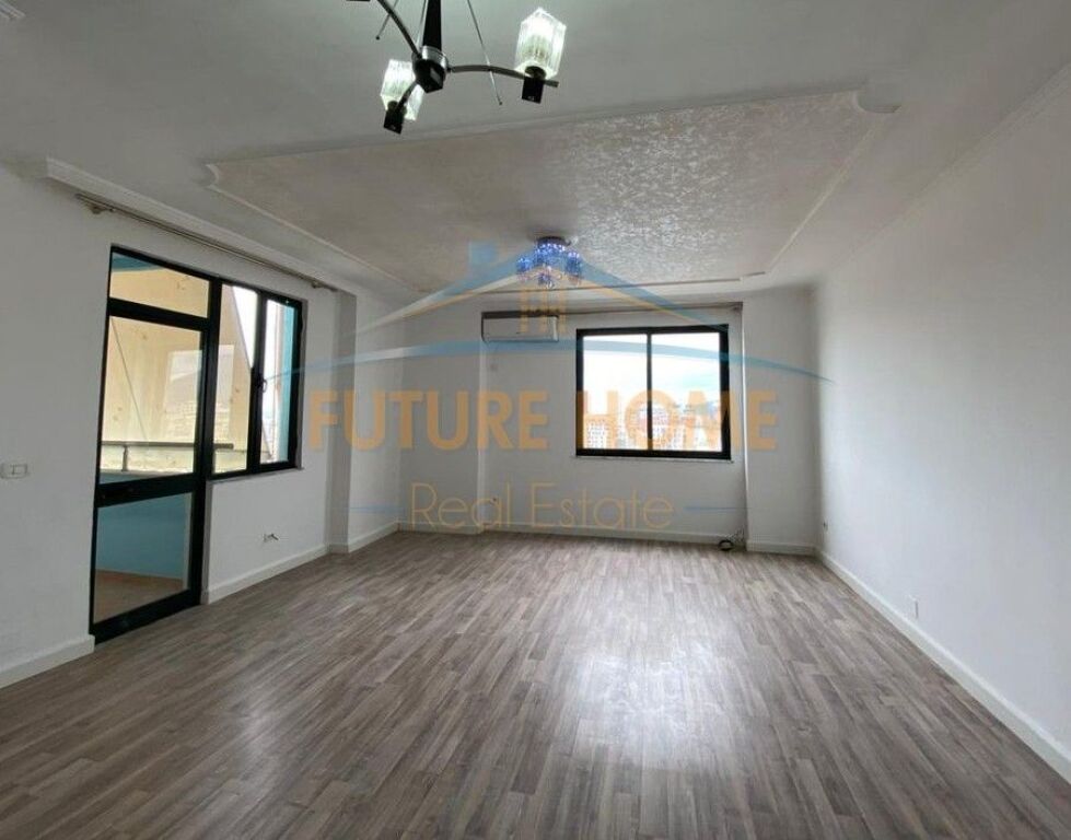 Qira, Ambient per zyra, Ish Ekspozita