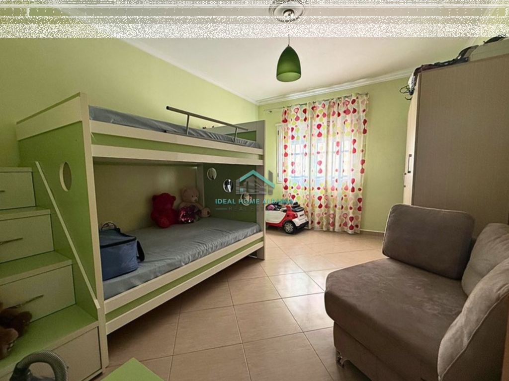 APARTAMENT 2+1 ME QERA – PRANË GAMES, VLORË