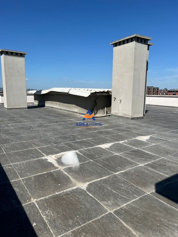 SHITET APARTAMENT 3+1+2+VERANDE "VILA L, 5 MAJ" 44800000 LEKE