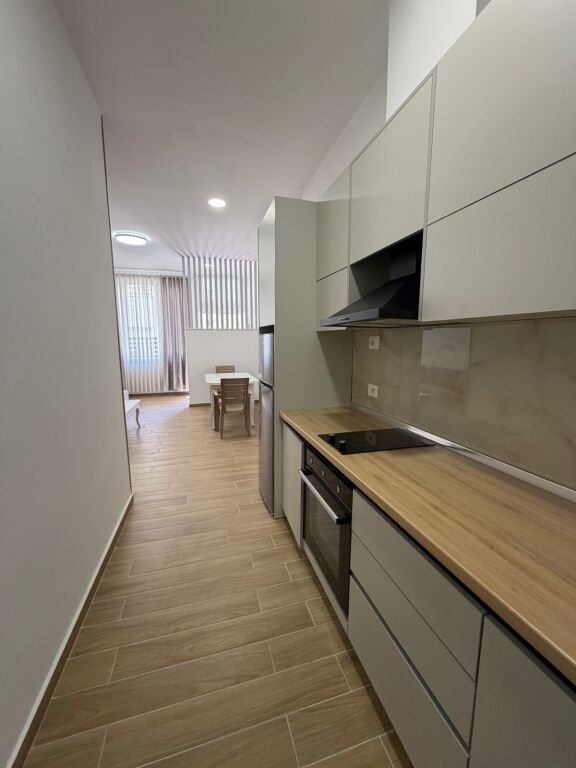 Jepet me qira apartament 1+1 +verand