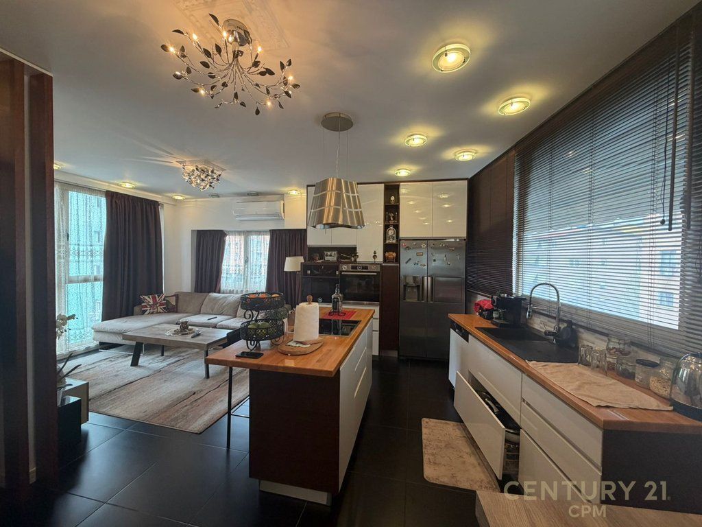 Dupleks me qira prane qendres Kristal Center