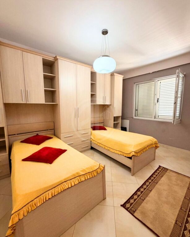 Jepet me qira apartament 2+1+2 –  pranë Pallatit të Sportit