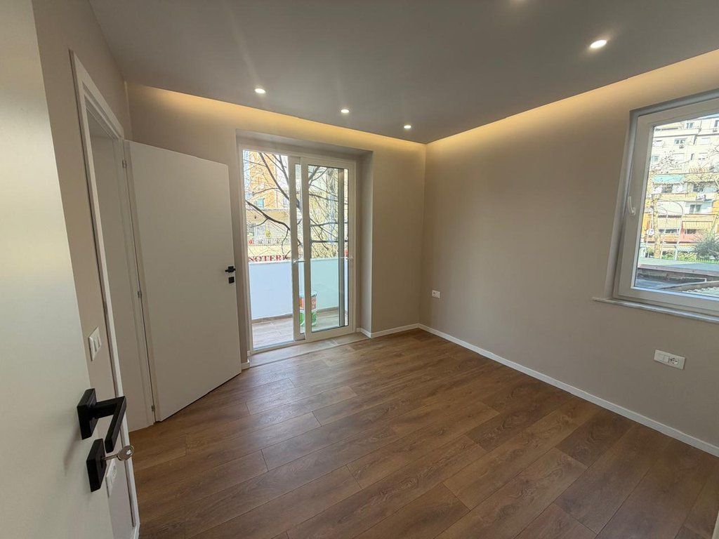 Qera, Ambient biznesi , Rruga Mine Peza, Tiranë