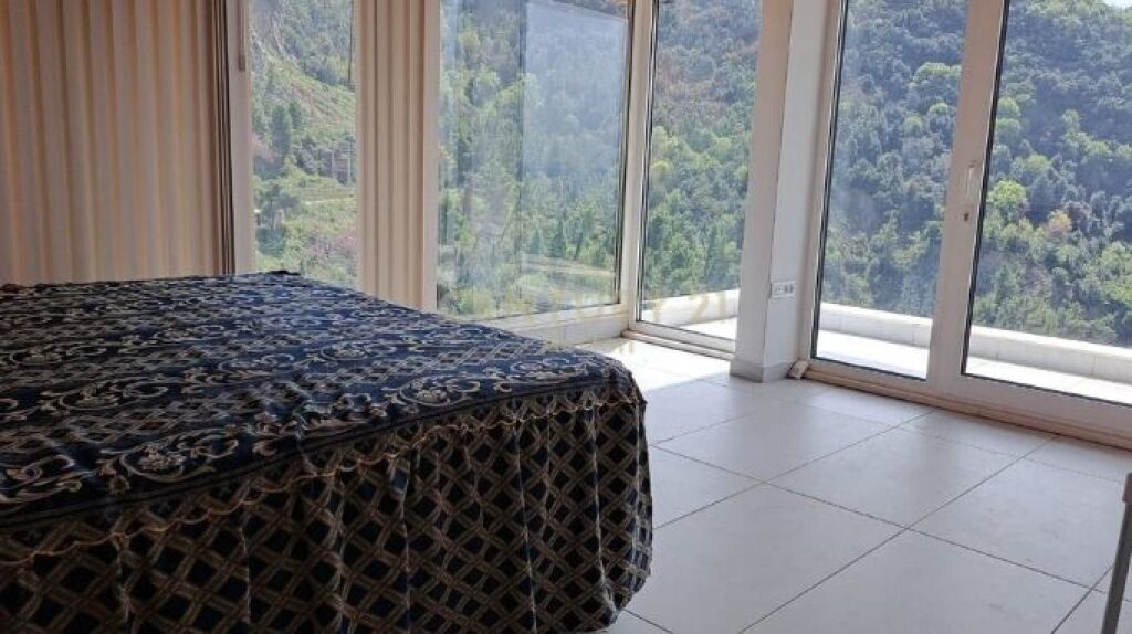 VENDIAMO VILLA+7000 M2 TERRENO