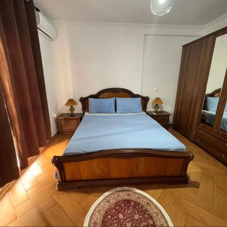 Jepet me qira..! Qëndër.. Rruga e Barrikadave Apartament 2+1
