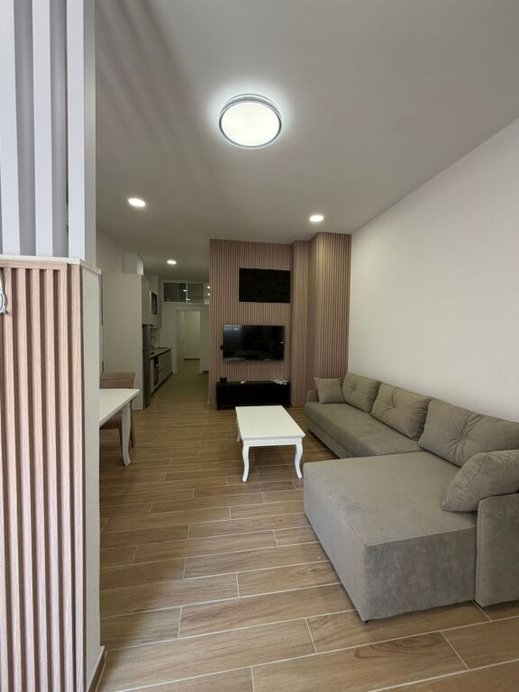 Jepet me qira apartament 1+1 +verand