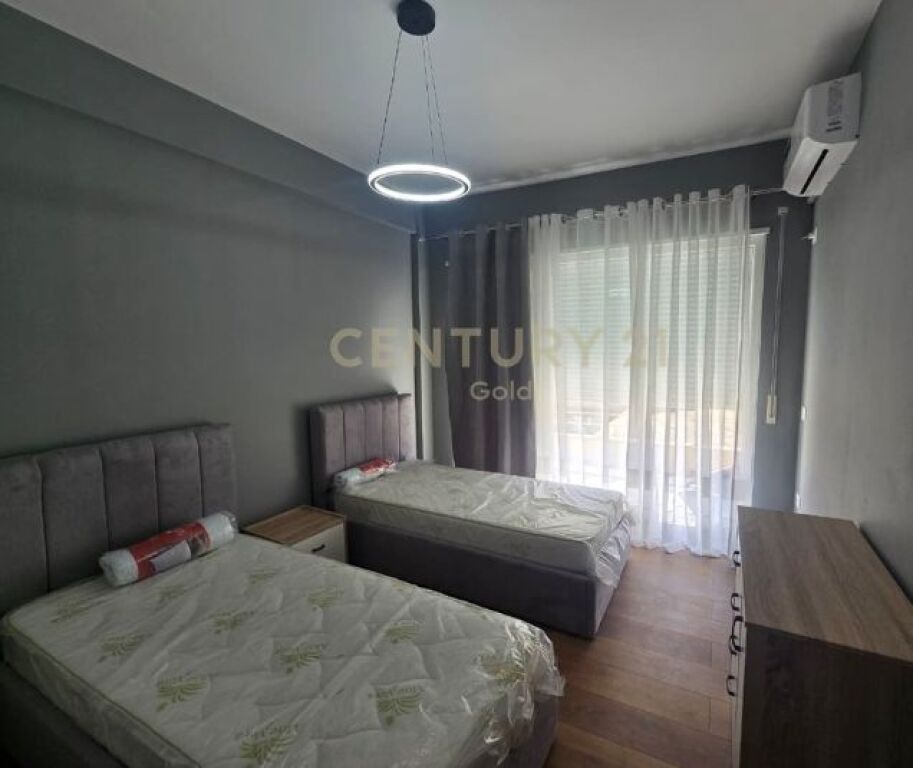 ME QERA APARTAMENT LUKSOZ 2+1+2+ POST PARKIMI