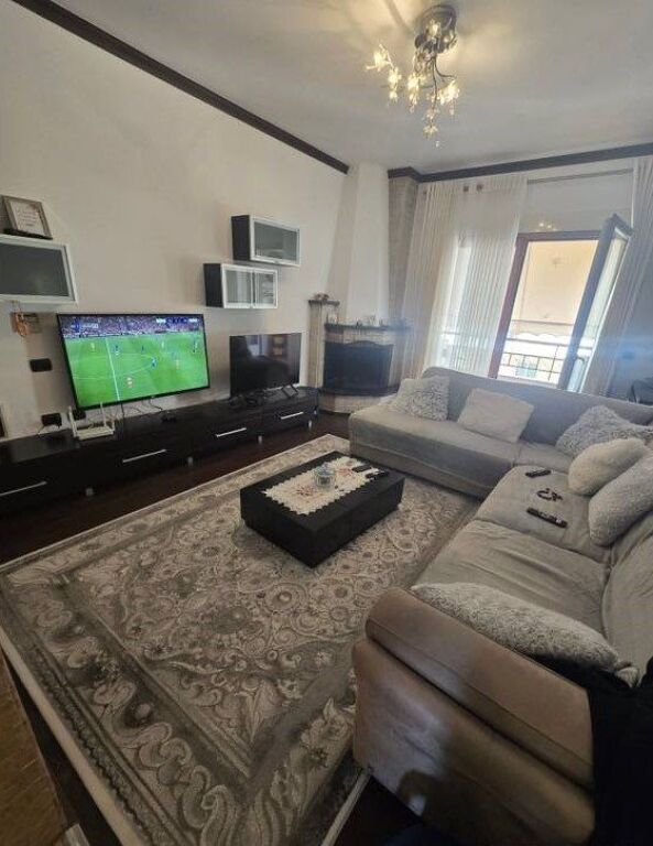 Shitet Super Apartament i investuar 2+1+2 + dy BAllkone Tek njesia Administrative nr 13