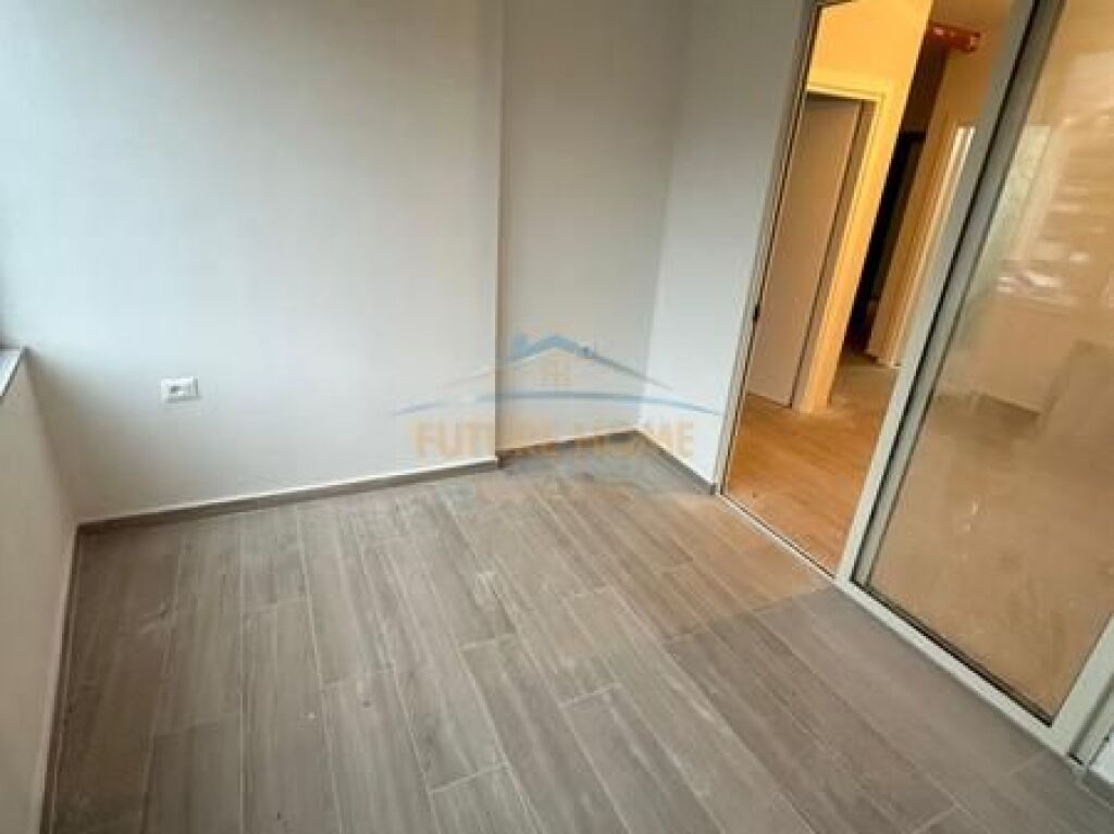 Shitje, Apartament 2+1, Rruga Thesarit, Fresk !
