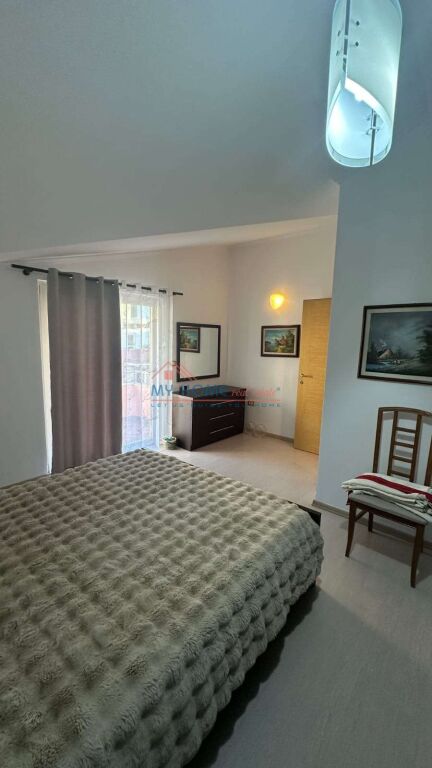 Apartamenti 3+1+Post Parkimi me qira tek Komuna e Parisit Tirane