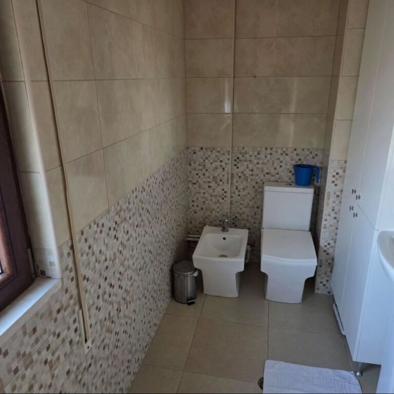 Shitet..! Apartament 2+1+2 , Verandë, Depo, Oborr, Garazh...