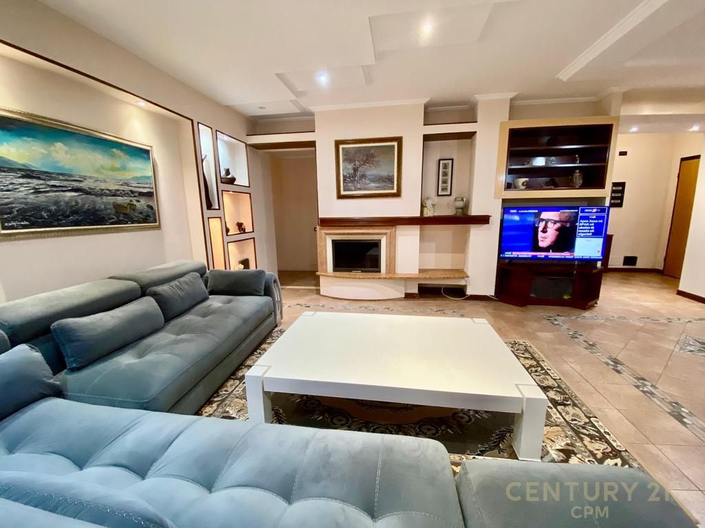 Apartament 3+1+2+Depo per shitje te Komuna e Parisit