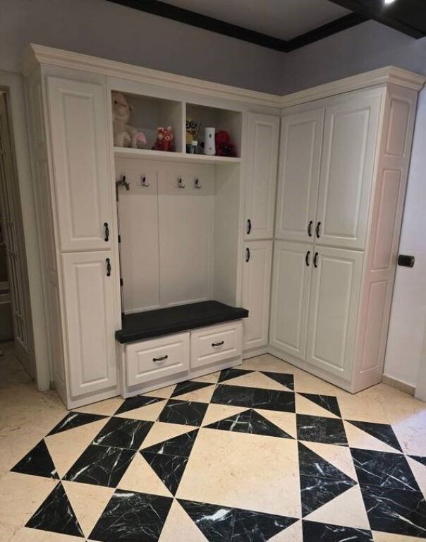 Shitet Super Apartament i investuar 2+1+2 + dy BAllkone Tek njesia Administrative nr 13