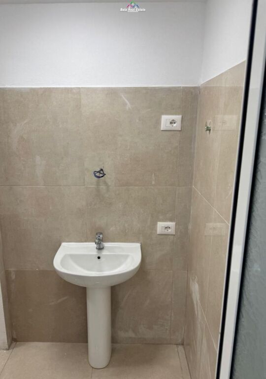 Dyqan Ne Shitje Tek Mine Peza (ID BD1169) Tirane