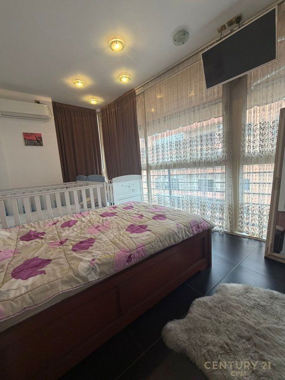 Dupleks me qira prane qendres Kristal Center