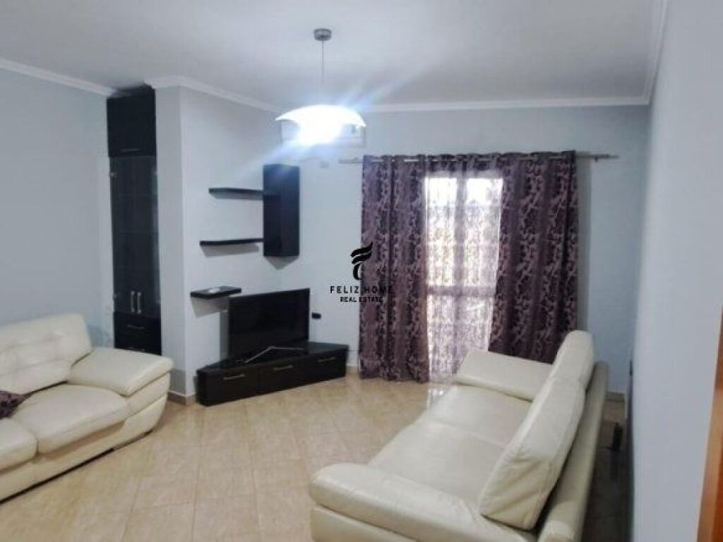 APARTAMENT ME QERA 1+1 RRUGA KONGRESI I MANASTIRIT 42.000 LEKE FH-68975