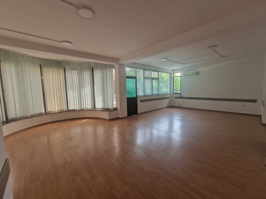 Godinë 2-Katëshe me Qira – Ideale për Klinika dhe Zyra ne Porcelan! 2,500 € /Muaj