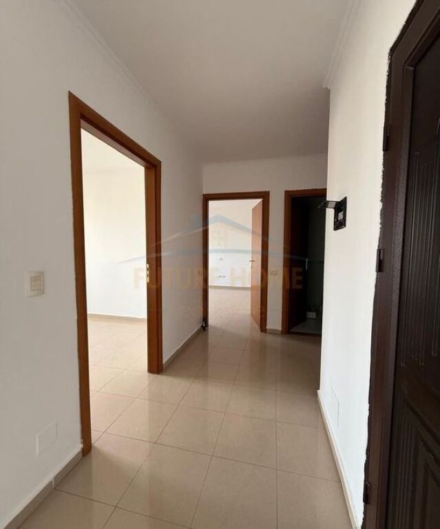 Qera, Ambient per zyra, Rruga e Kosovareve, Tirane