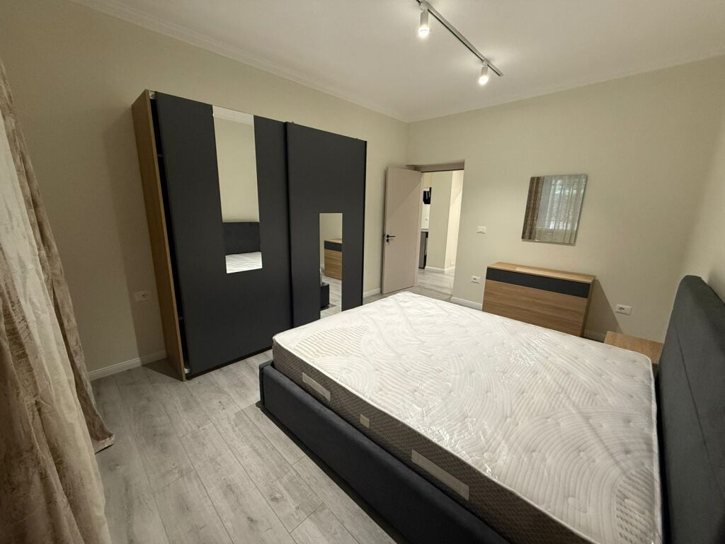 Apartament 2+1 me qira – Blloku, pranë Gardës !