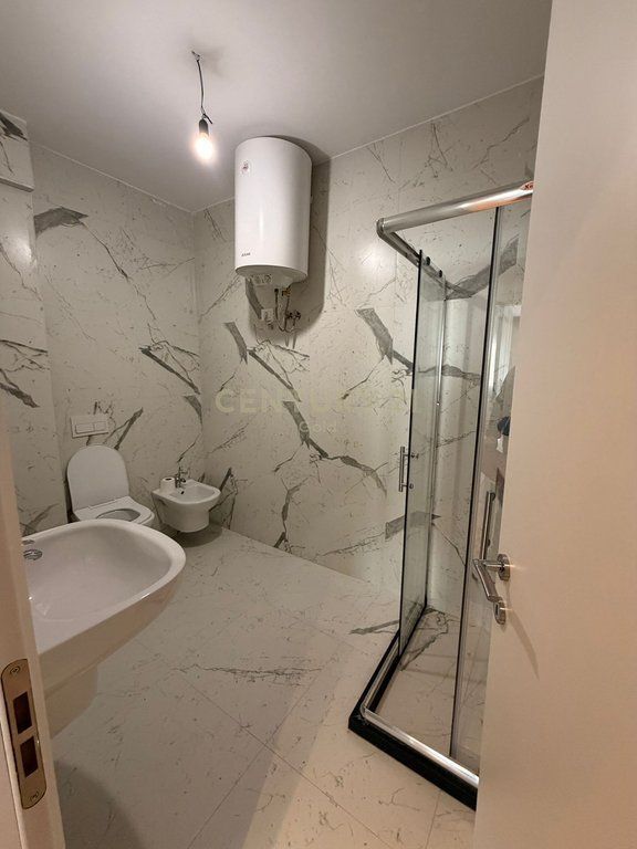 Modern 2+1 apartment for sale near the center of Tirana, in the Kafe Flora area.