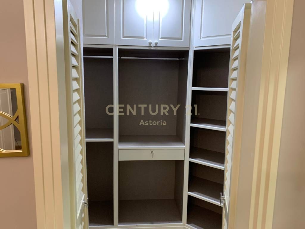 Spacious 2+1+2 apartment for rent in a quiet and family-friendly area.