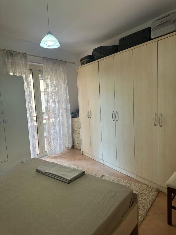 Apartament 2+1+2 me qira te Liqeni i thate