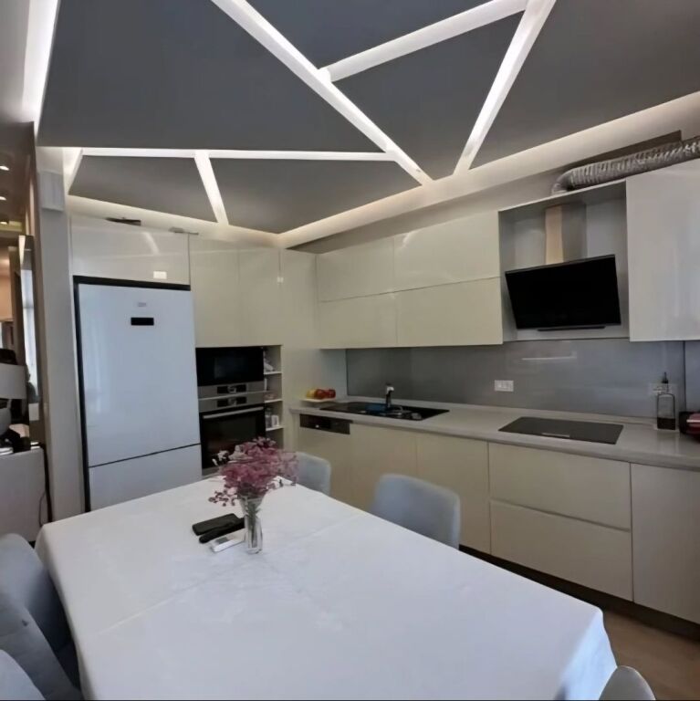 Shitet..! Kika 2 (Komuna e Parisit) Apartament 2+1+2