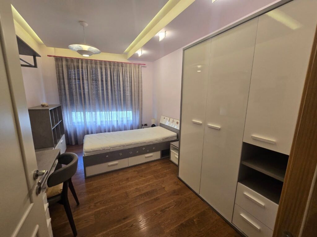 IN VENDITA: APPARTAMENTO DI LUSSO 2+1+2_ VIA FROSINA PLAKU _Vicino alla scuola Naim Frashëri