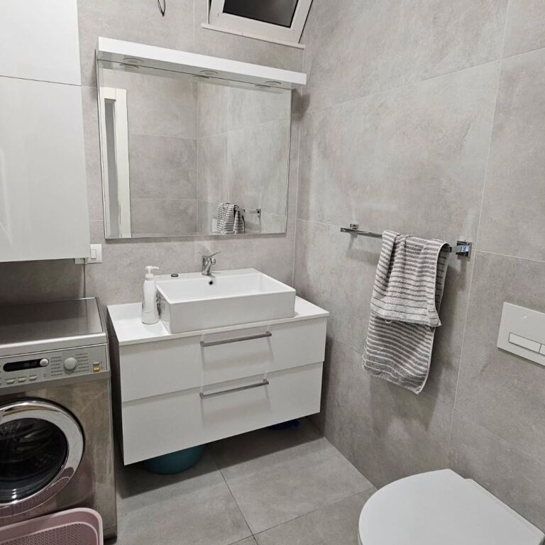 Shitet..! Kinostudio (Përballë Ministrisë së Kulturës) ‣ Apartament 2+1+2+Verandä