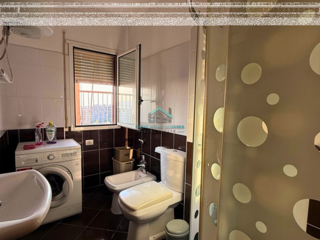 APARTAMENT 2+1 ME QERA – PRANË GAMES, VLORË