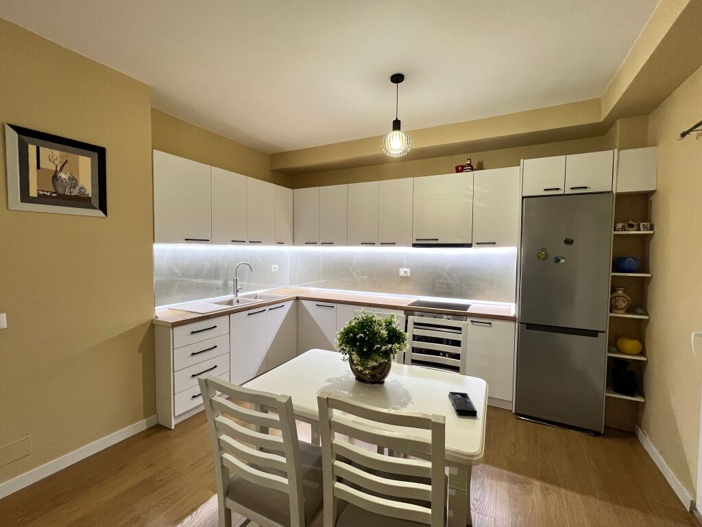 Apartament me qera Selite