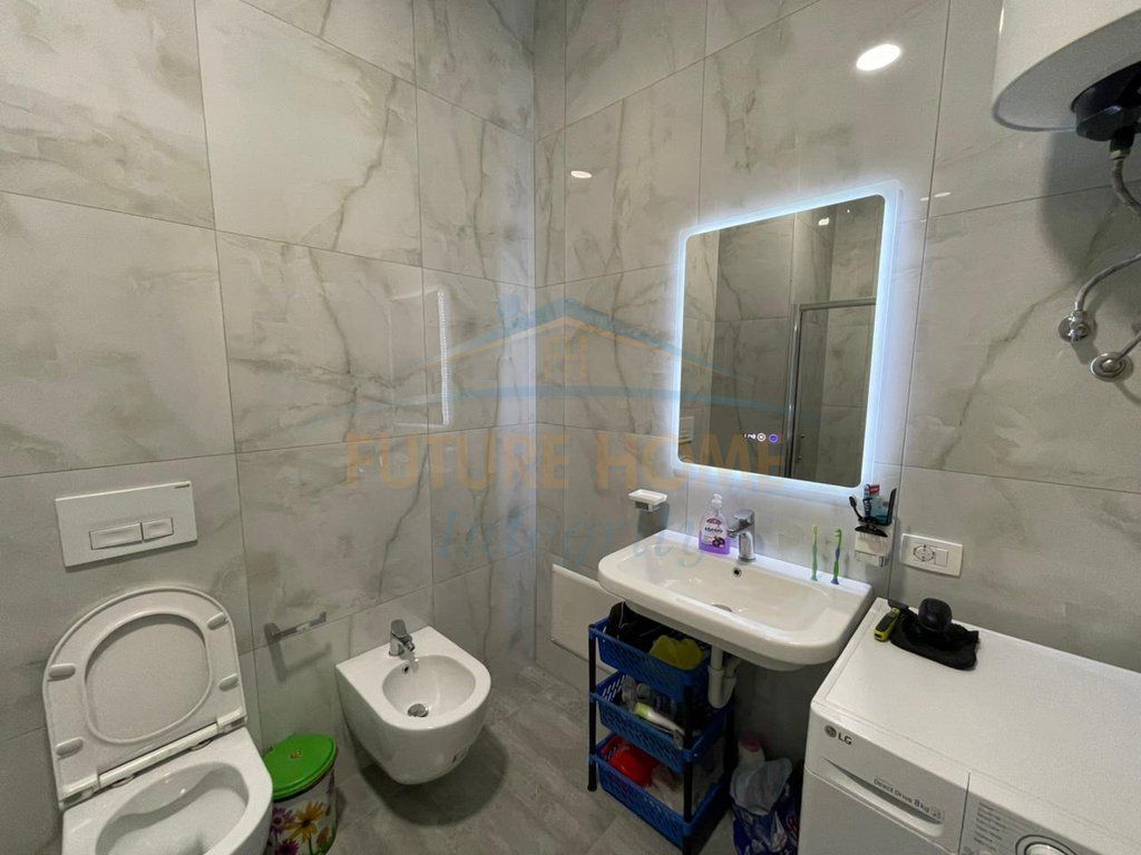 Shitet, Apartament 2+1+2+Post parkimi, Kompleksi Mangalem, Tiranë