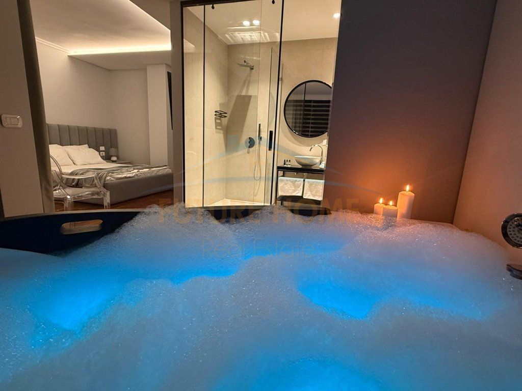 Shitet, Apartament 3+1+3, Bllok, Tiranë