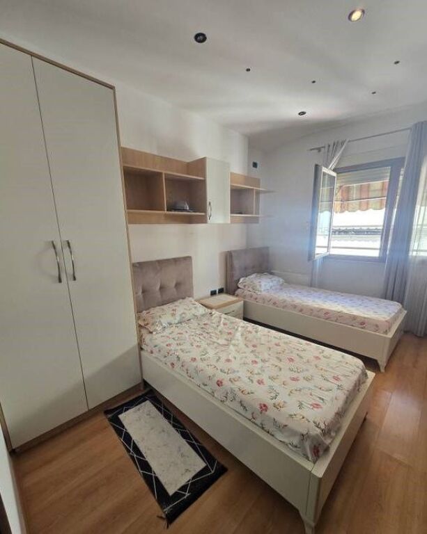 Shitet Super Apartament i investuar 2+1+2 + dy BAllkone Tek njesia Administrative nr 13