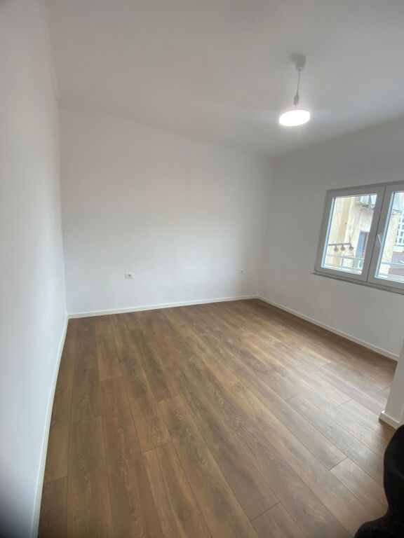 🚨Shitet super  apartament 1+1   📍Pazari i Ri