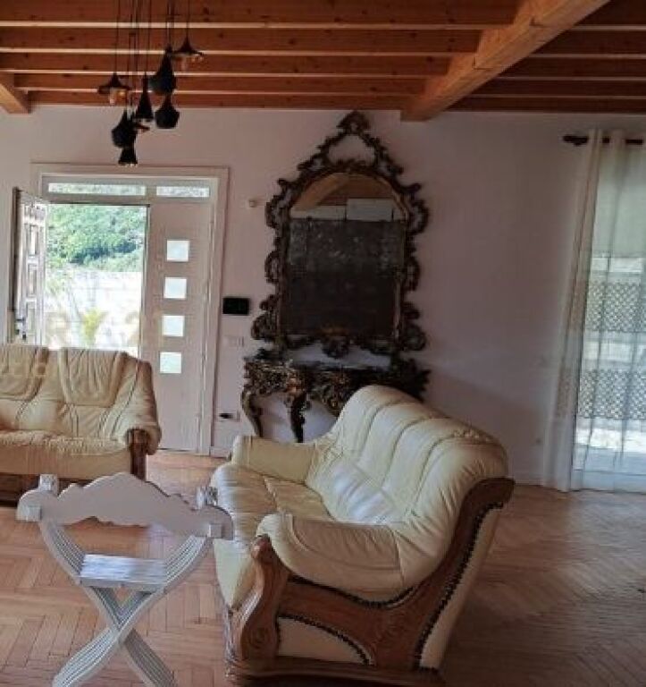 VENDIAMO VILLA+7000 M2 TERRENO