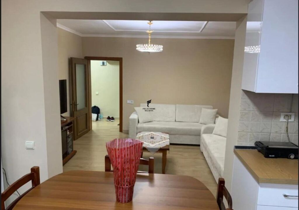 APARTAMENT ME QERA 1+1 RRUGA BARDHYL 45.000 LEKE FH-68862