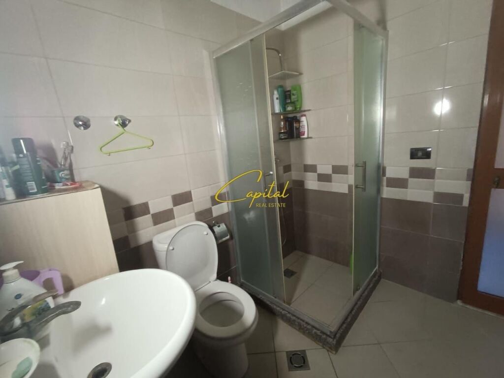 VILLA PRIVATA IN VENDITA 200 M2 KOMBINAT 18.000.000 LEKE