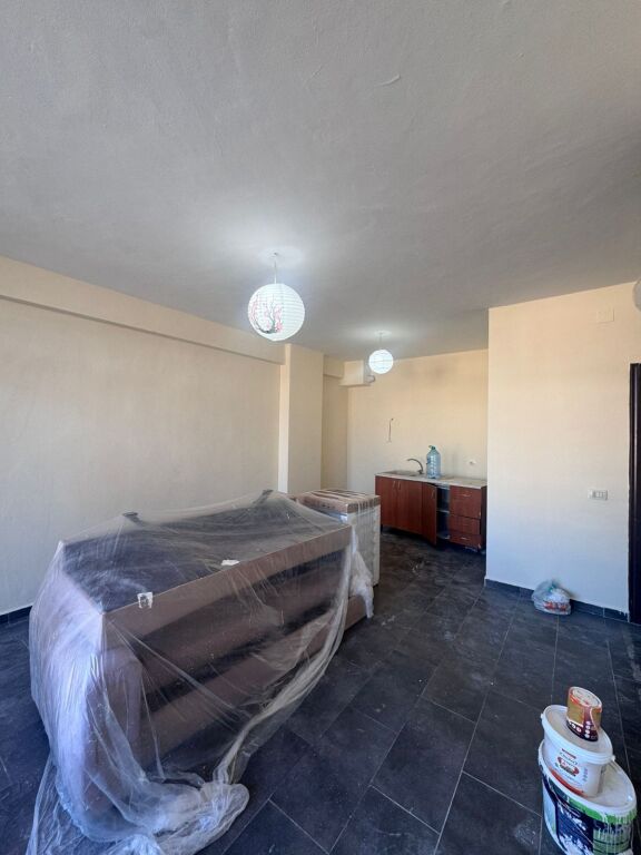Shitet apartament garzoniere qe mund te konvertohet në 1+1📍Astir