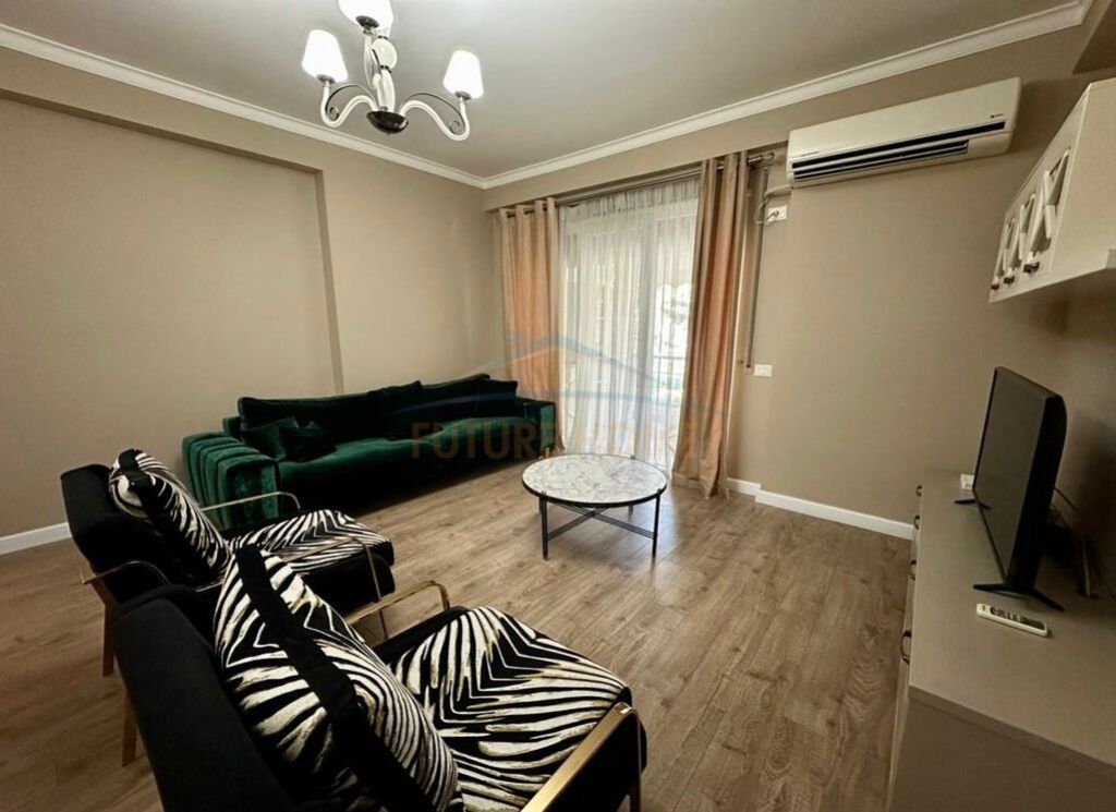Qera, Apartament 3+1+2, Kopshti Botanik