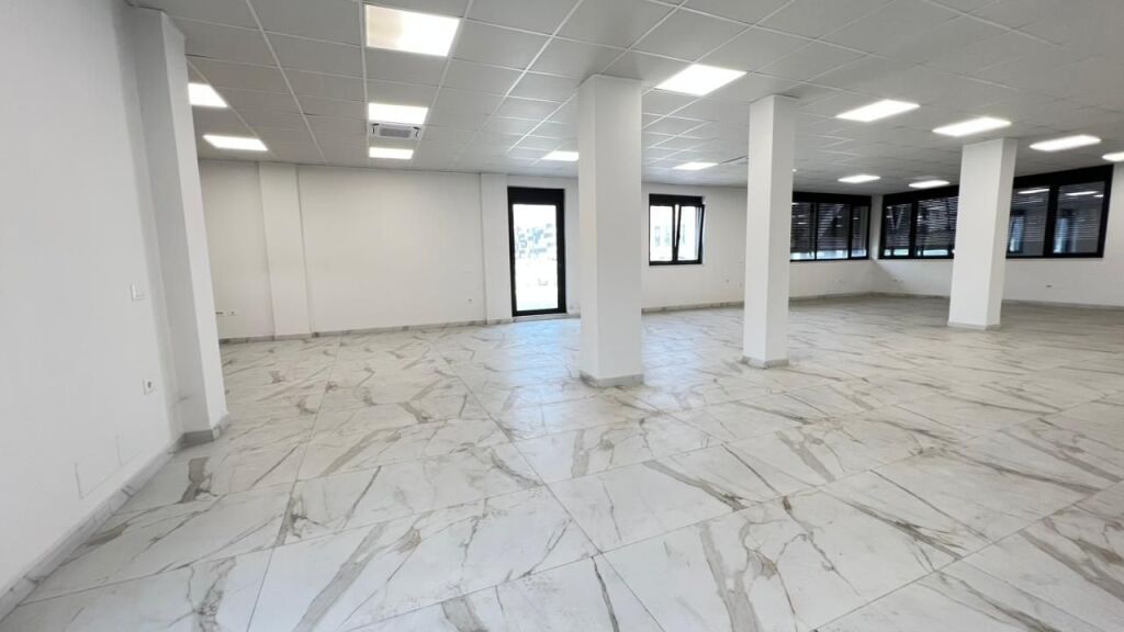 Ambjent zyrash me qira prane Teg