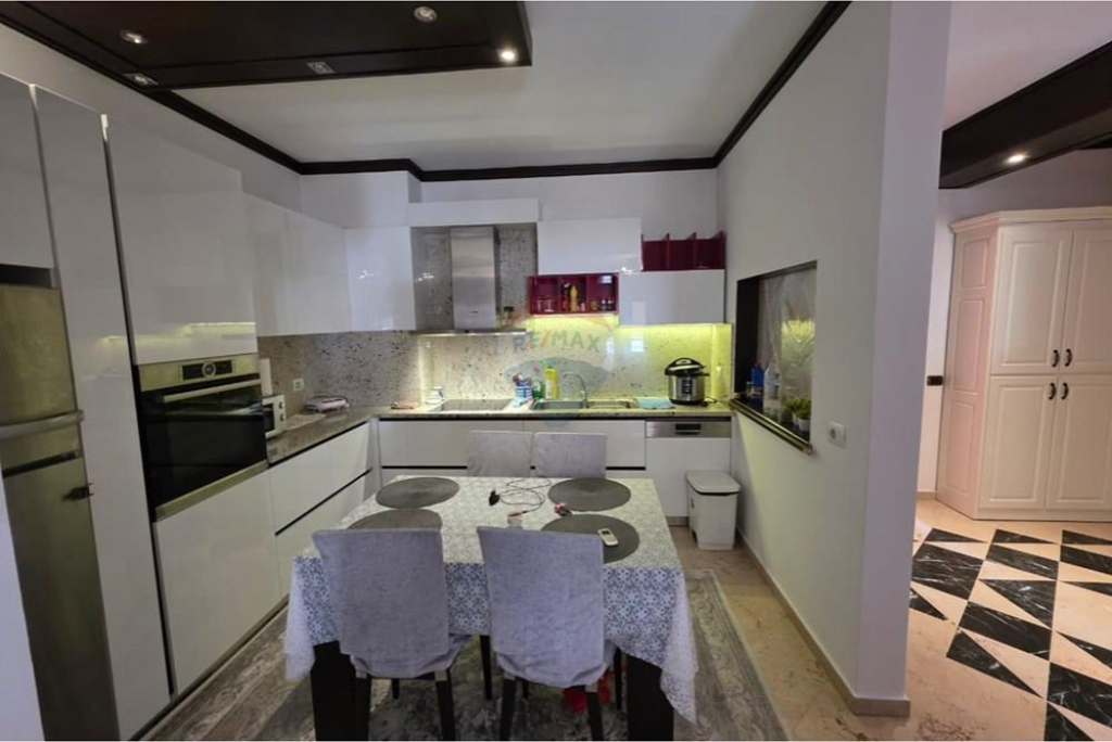 Apartament per shitje 2+1+2+2 ballkone tek Kodra e Diellit