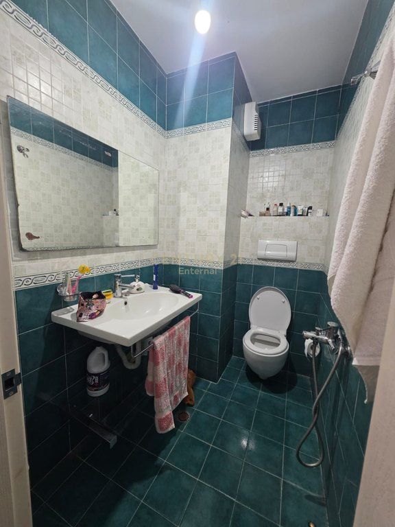 Appartamento 3+1+2 in vendita a Blloku Gintash, Laprake