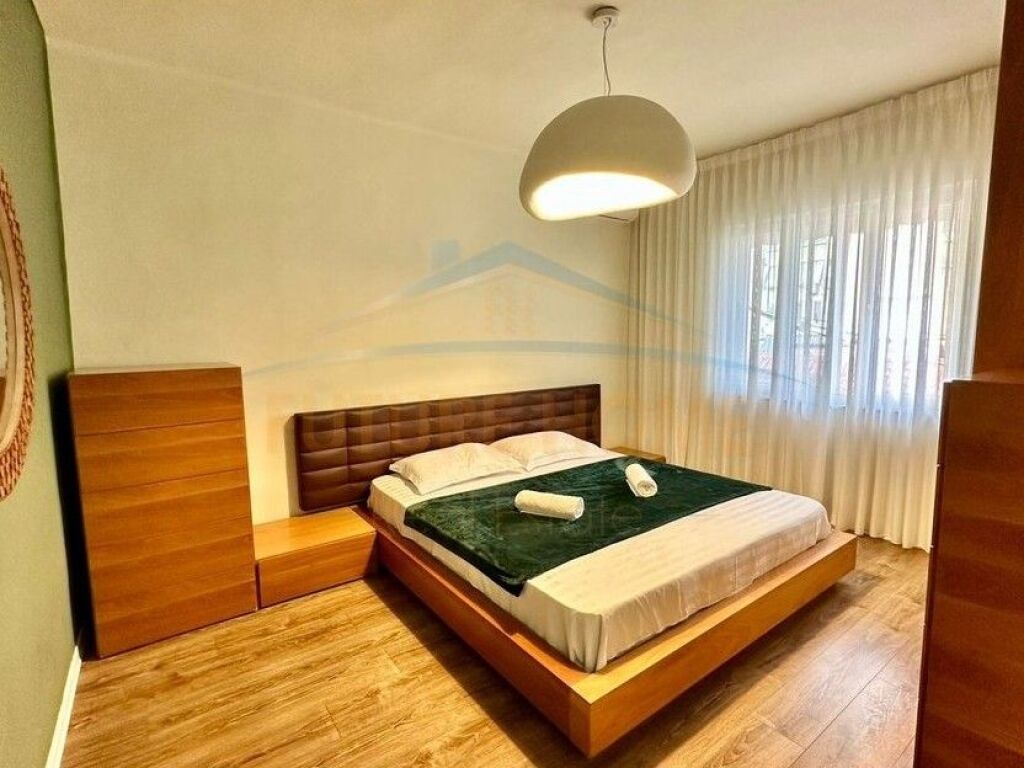 Shitet, Apartament 2+1+2, Rruga e Durrësit, Tiranë