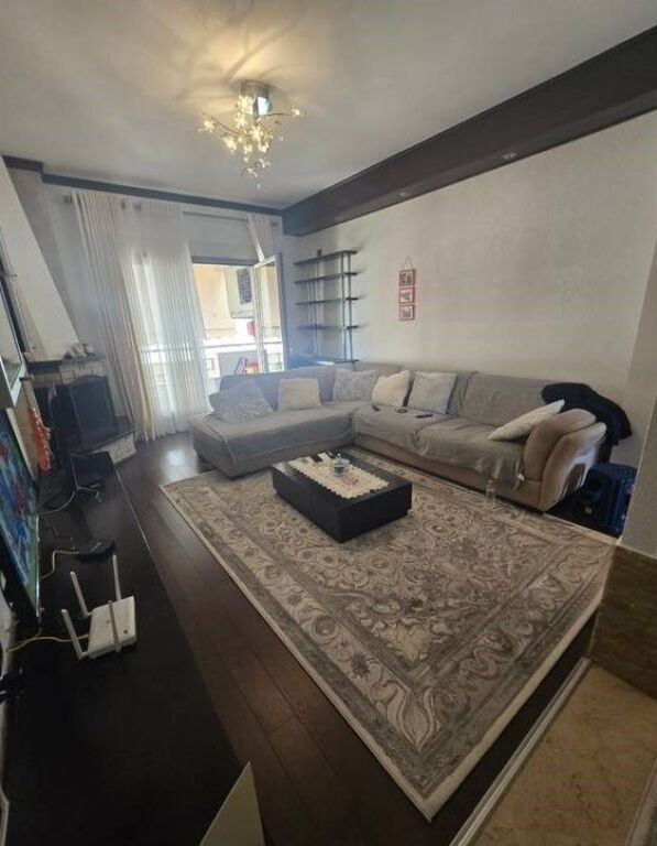 Shitet Super Apartament i investuar 2+1+2 + dy BAllkone Tek njesia Administrative nr 13