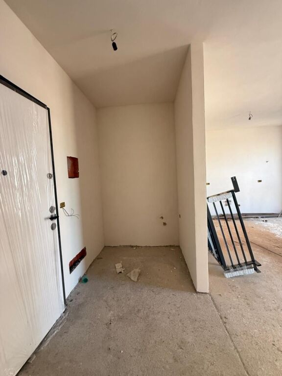 Bulevardi Ri Shitet Apartament 1+1