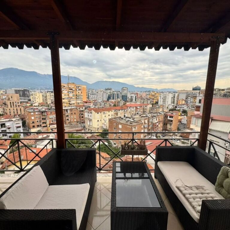 Jepet me qira..! Qëndër.. Rruga e Barrikadave Apartament 2+1