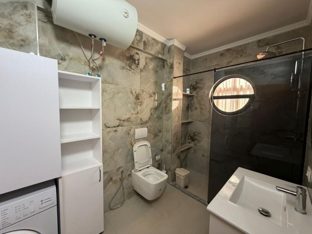 Jepet me qera apartament 2+1 Plazh