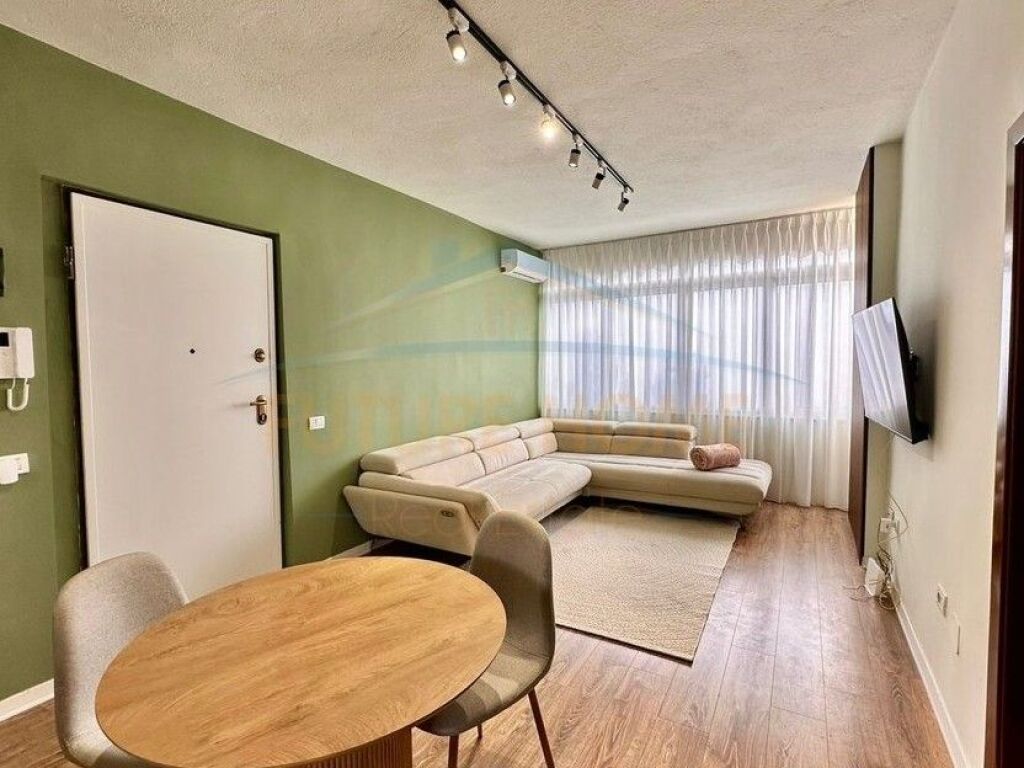 Shitet, Apartament 2+1+2, Rruga e Durrësit, Tiranë
