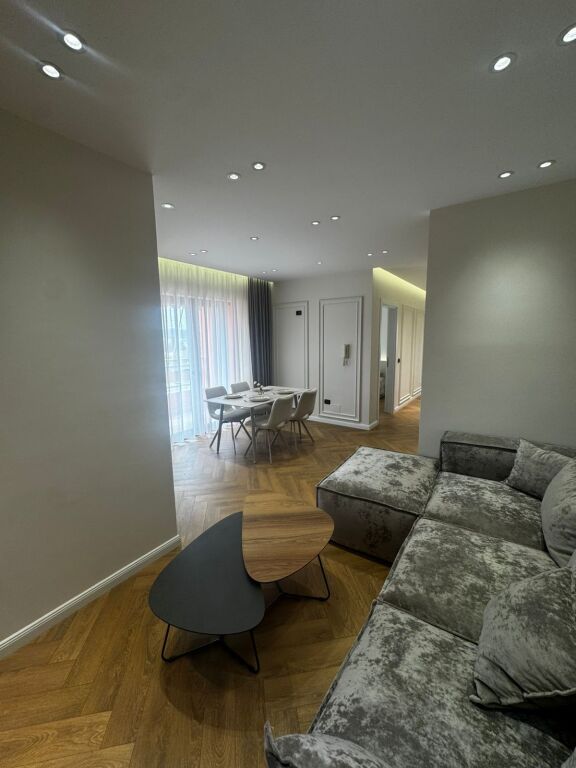 Shitet apartament 2+1 + garderobë – përballë Delijorgjit !